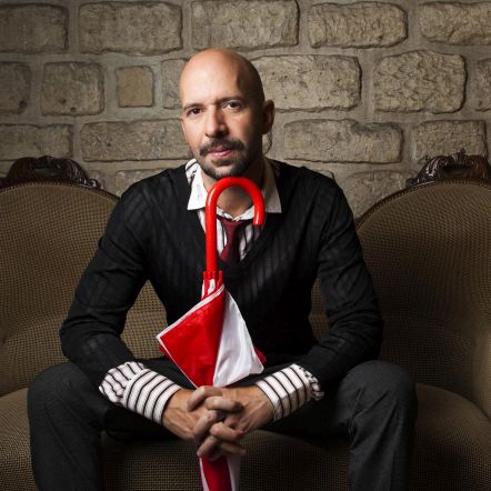 neil strauss on couch for french press